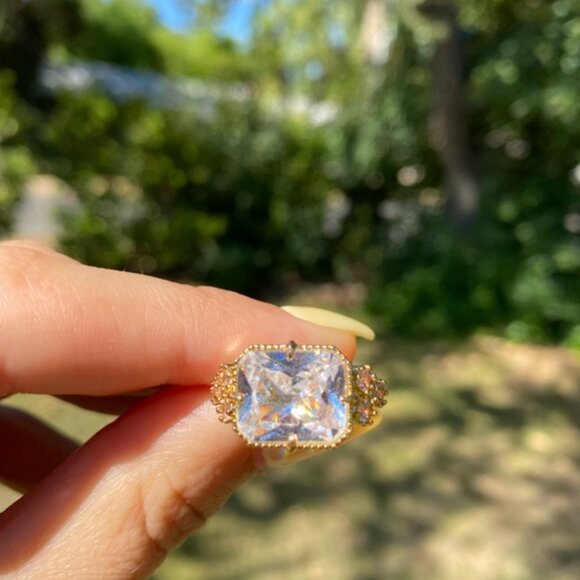 18k Yellow Gold Diamond Ring Band - Picture 3 of 5